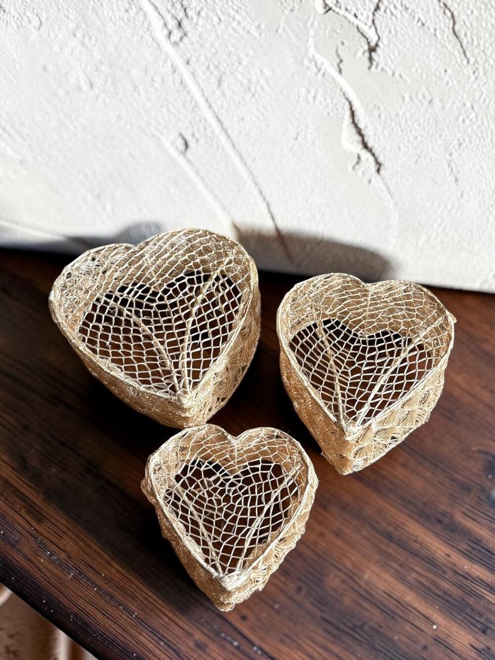 Set Of 3 Vintage Nesting Heart Wicker Baskets Rustic Vintage Gold Decor/Display